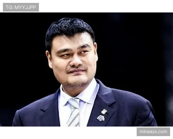 姚明出门随手背的奢侈大包，把我全年的存款都提醒了一遍